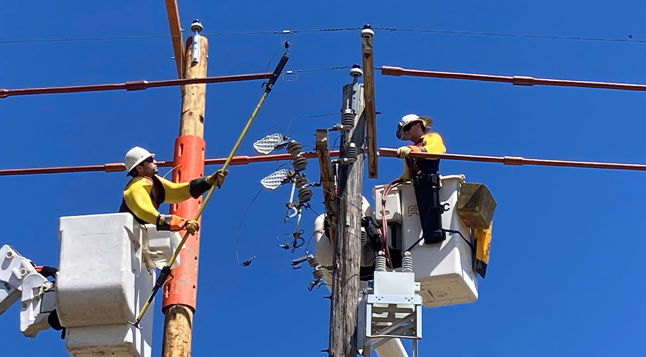 2 linemen on poles